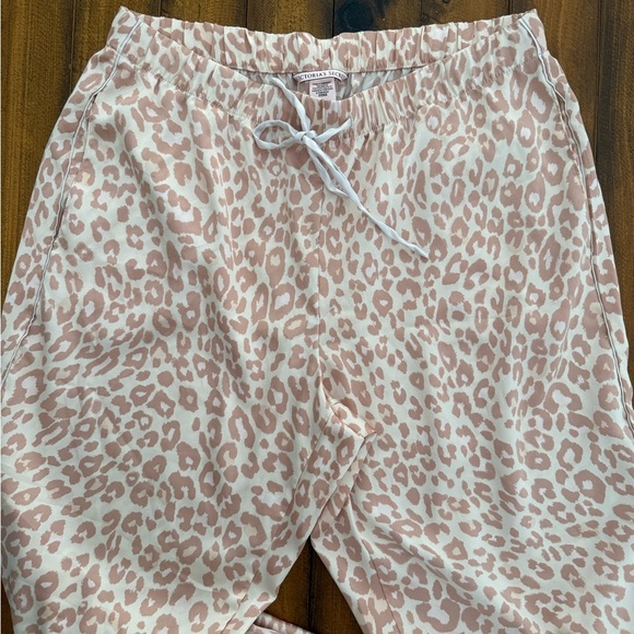Victoria's Secret Women’s Cream and Mauve Leopard Print Silky Pajama Pants Small - Picture 3 of 3